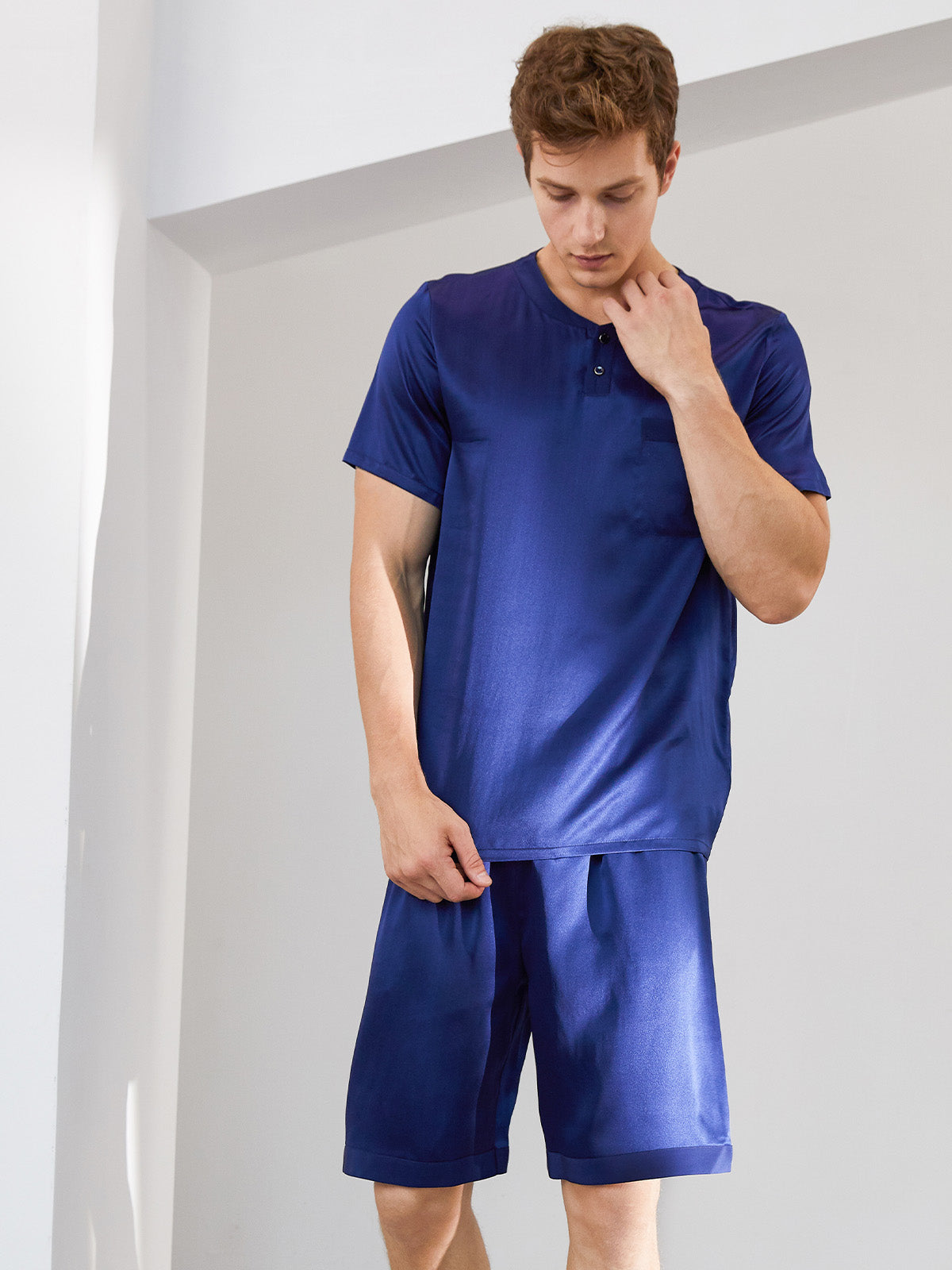 Men's crew neck short sleeve shorts suit