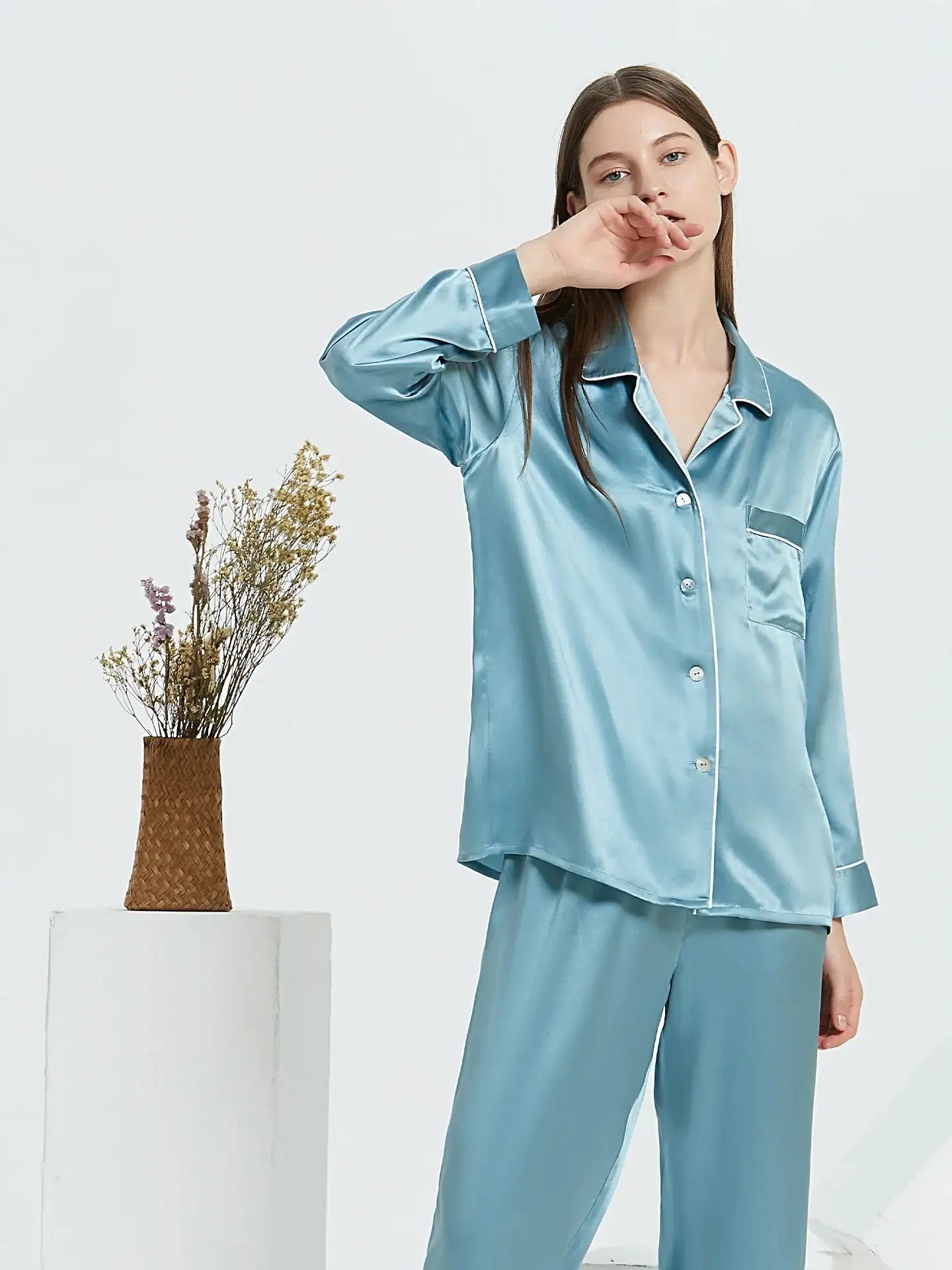22 Momme Fashionable Long-sleeved and Long-pants Silk Suit