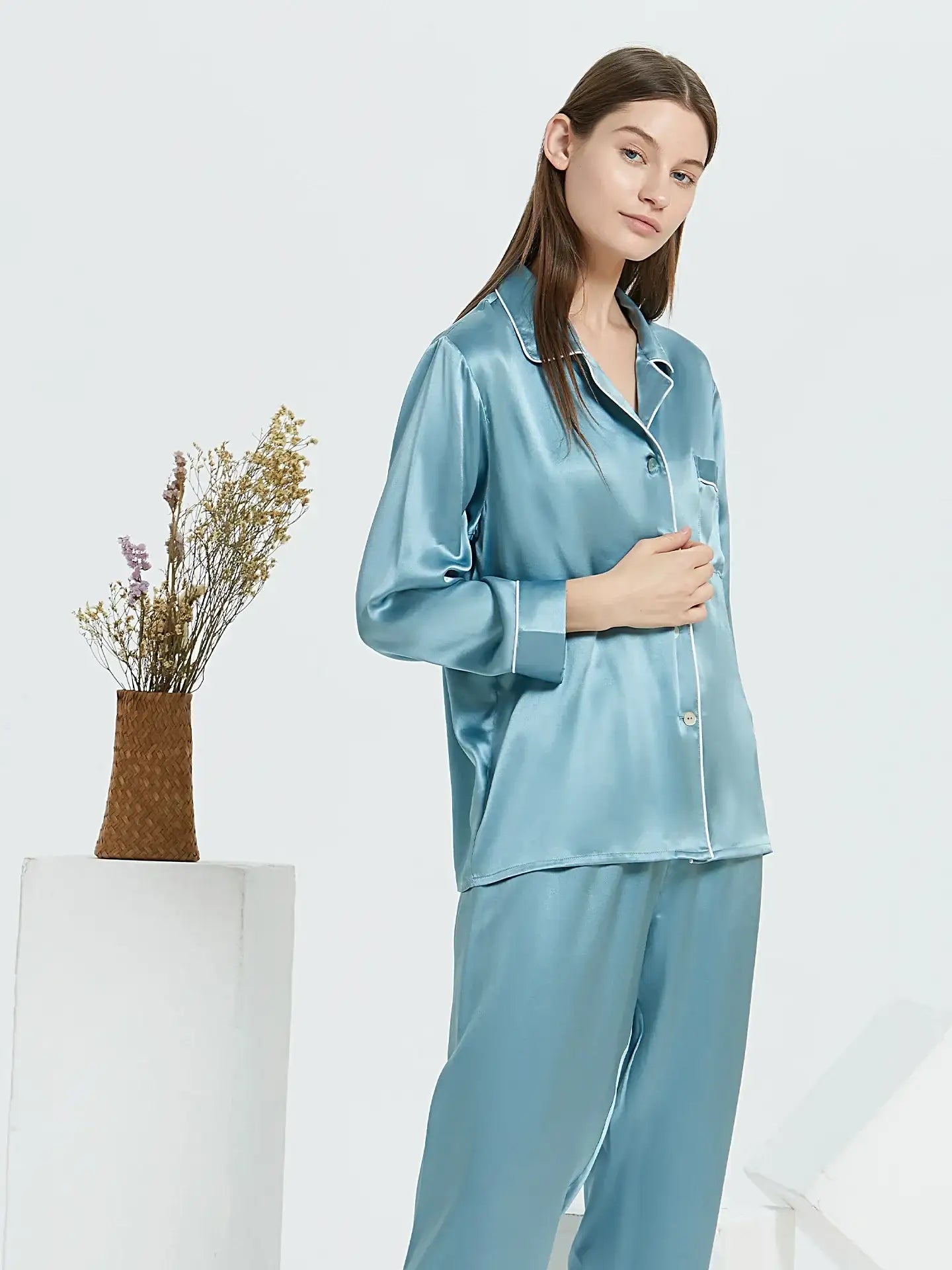 22 Momme Fashionable Long-sleeved and Long-pants Silk Suit