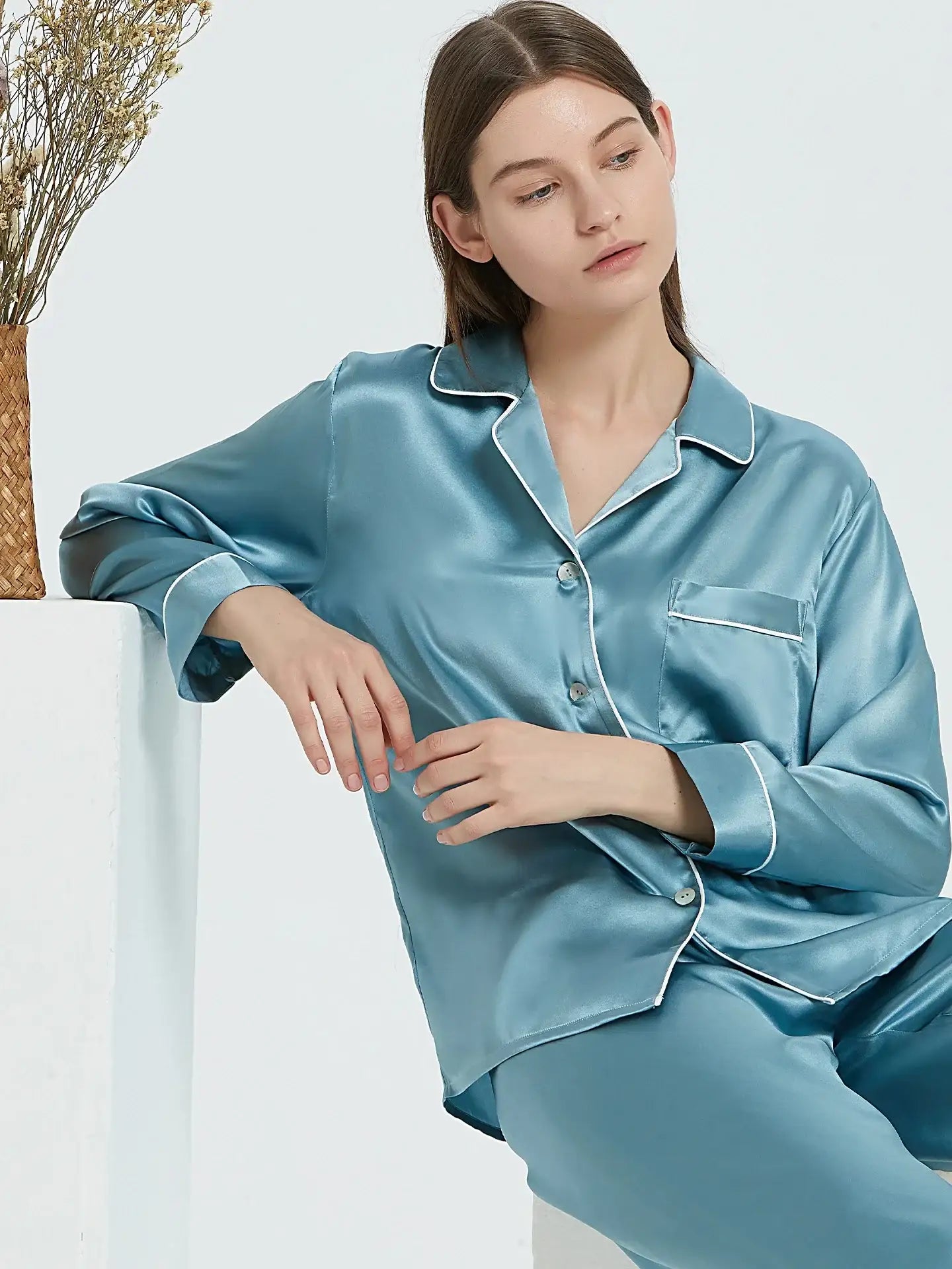 22 Momme Fashionable Long-sleeved and Long-pants Silk Suit
