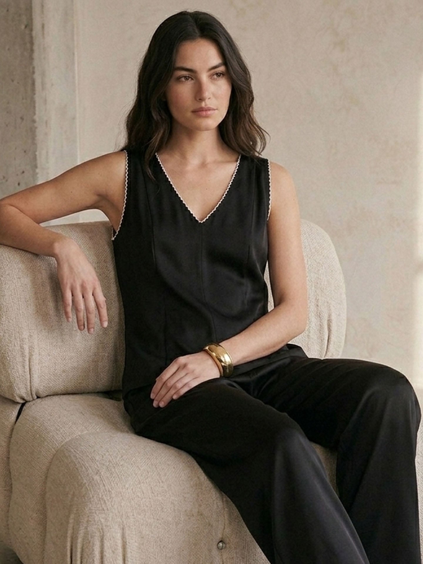 Silk V-Neck Sleeveless Top#color_Black