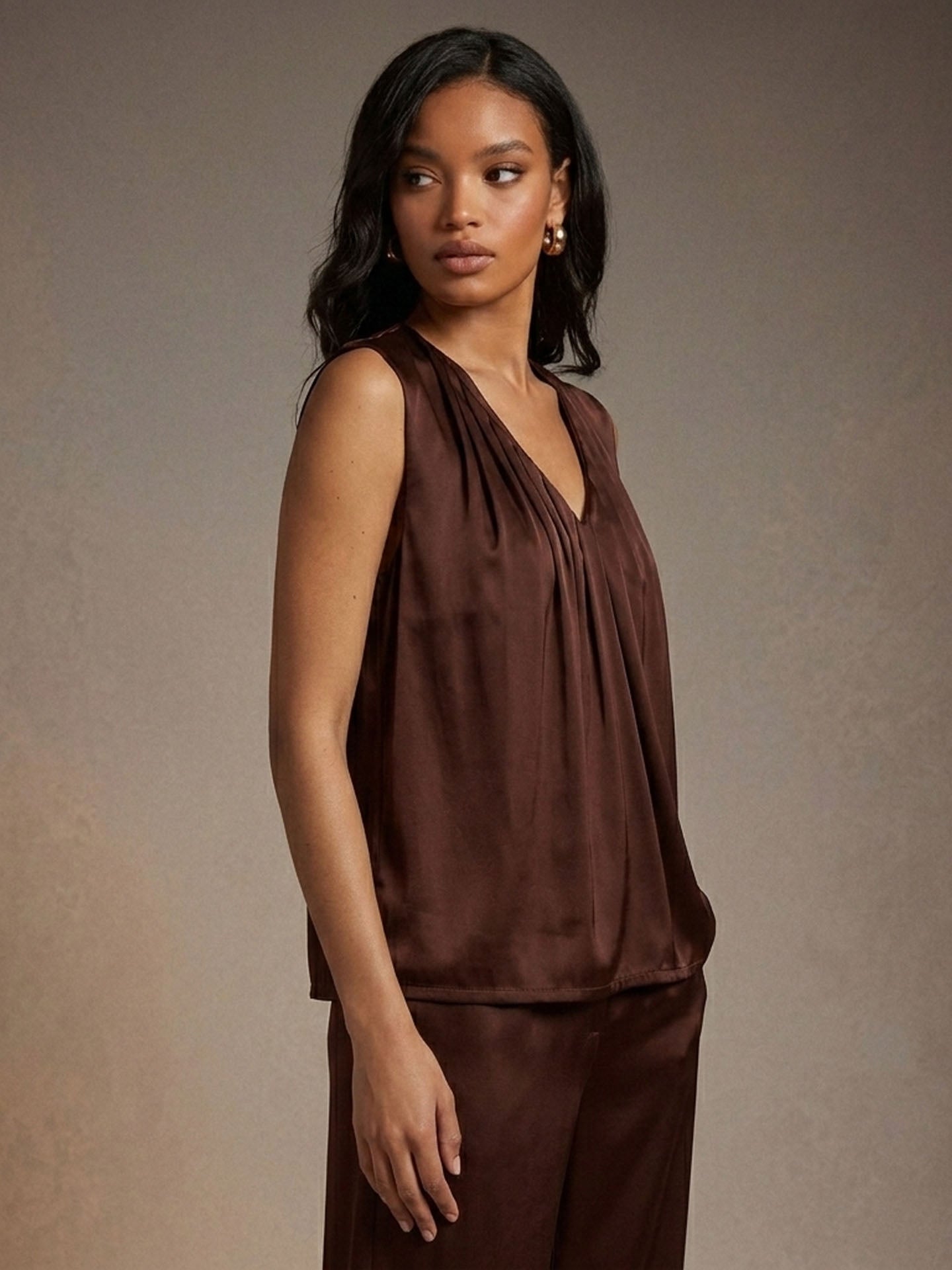 19MM Silk Pleated V-Neck Top#color_Chocolate