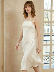 Elegant slim-fitting suspender dress with double straps#color_White